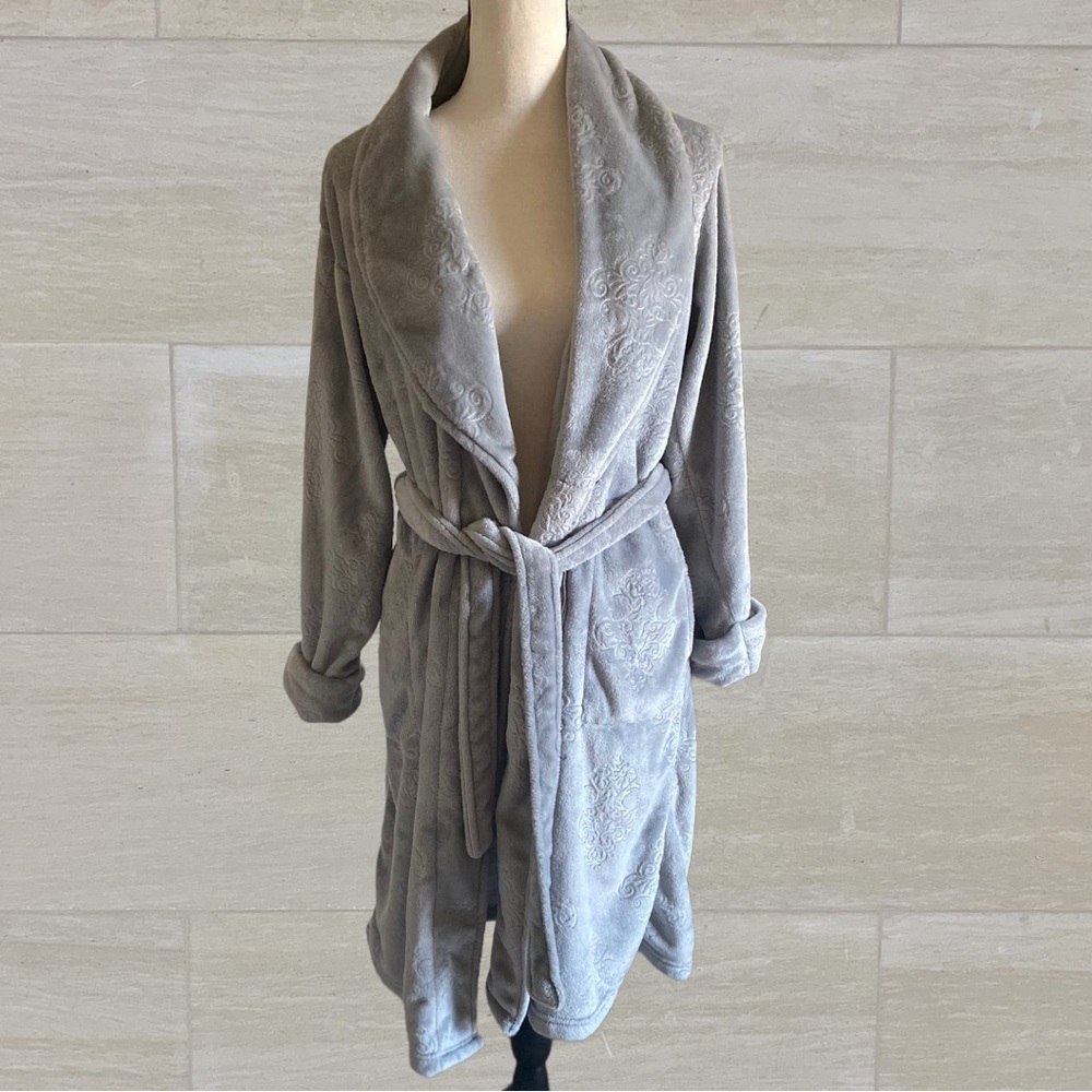 NEW INK & IVY PLUSH PRINTED ROBE